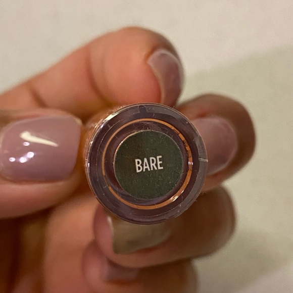 Assorted makeup and skin care products - Picture 6 of 8